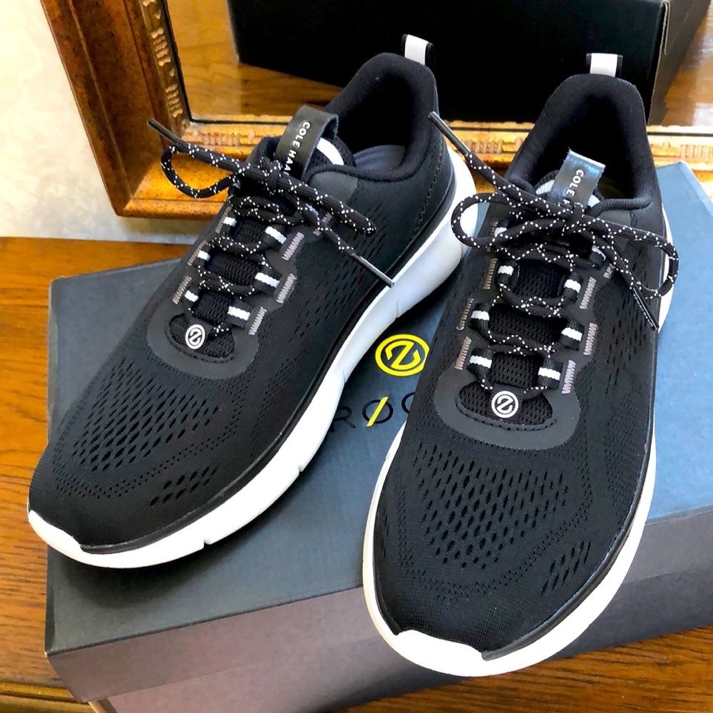 New Cole Haan Zero Gravity Journey Runner shoes.  Sz 9B. Black mesh. Lightweight